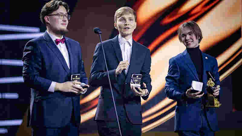 哈密尔顿以 哈密尔顿以